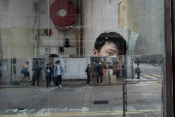 How can you achieve a minimalist design in UK living spaces?