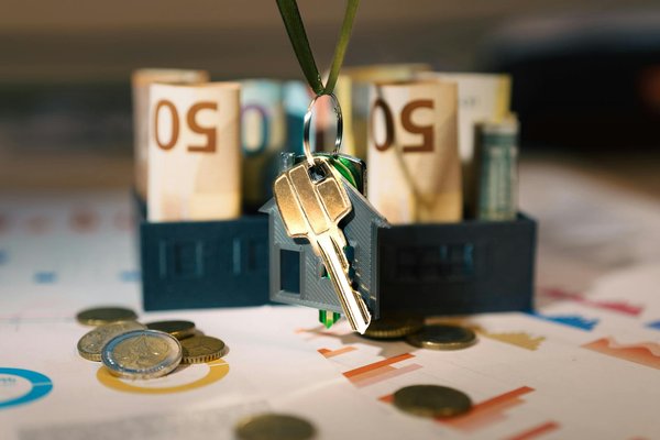 What are the key ingredients for a traditional Welsh rarebit?